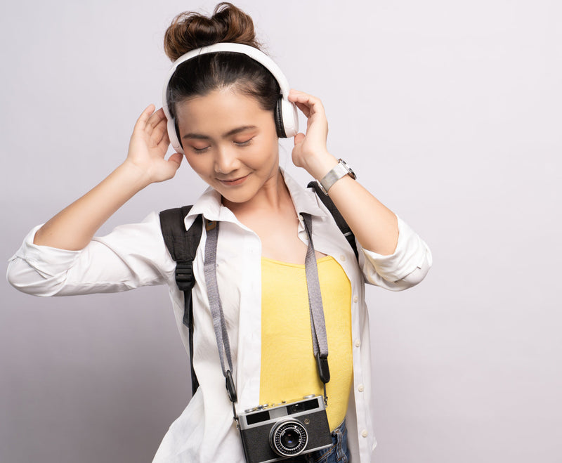 Choose between wired and wireless options. Both provide exceptional sound quality tailored to your preference.